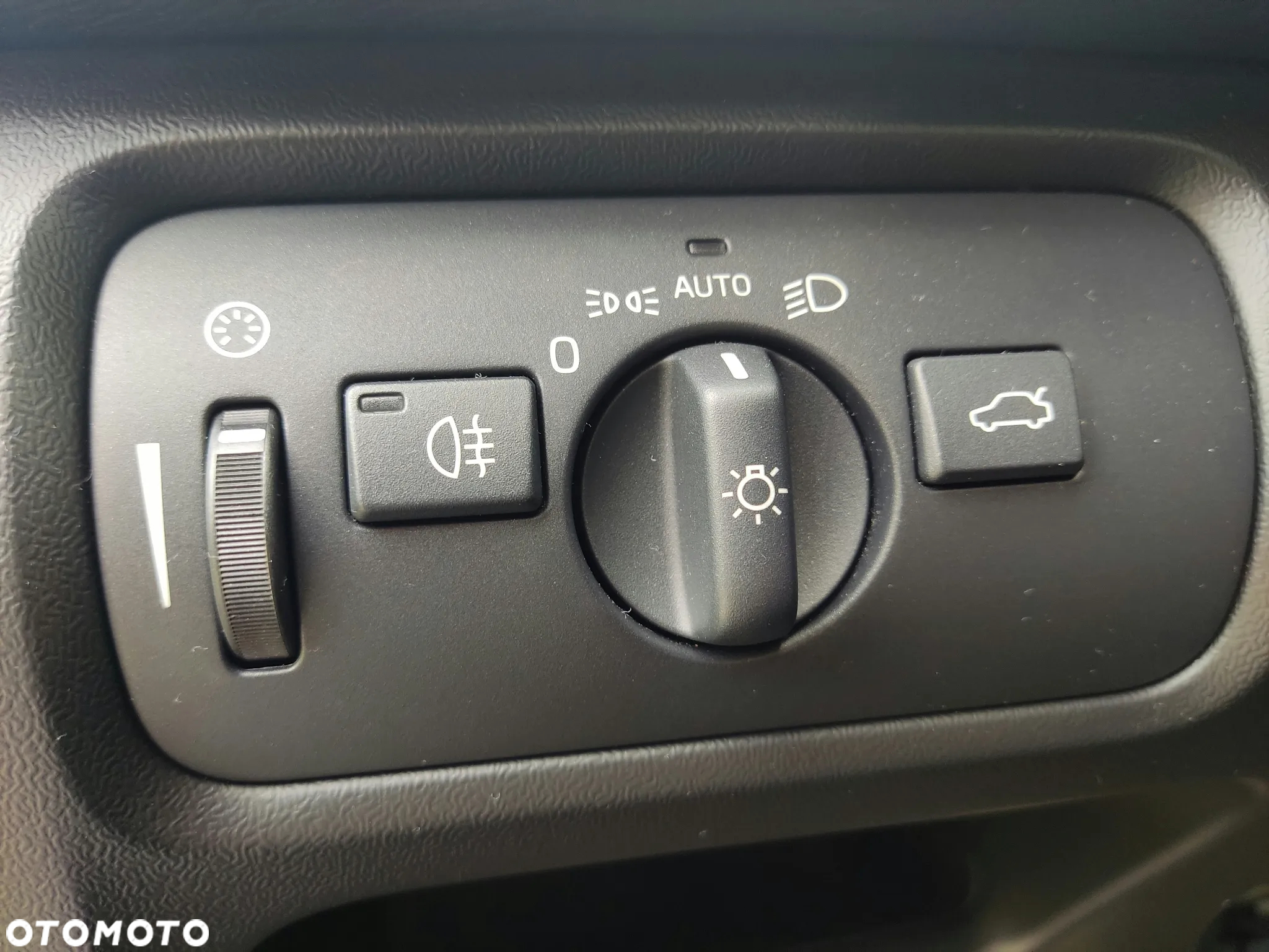 Volvo V40 D3 Momentum - 36