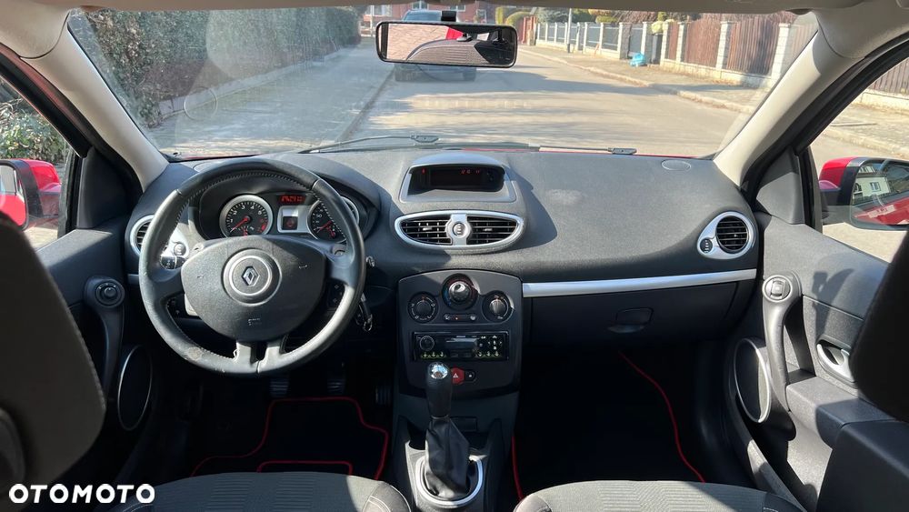 Renault Clio - 25