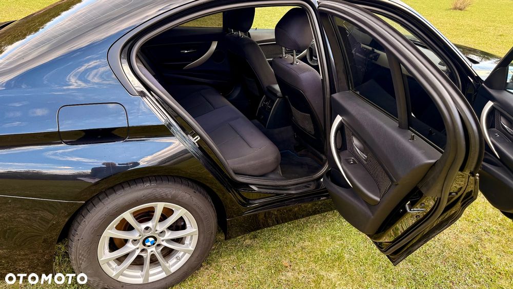 BMW Seria 3 318d - 12