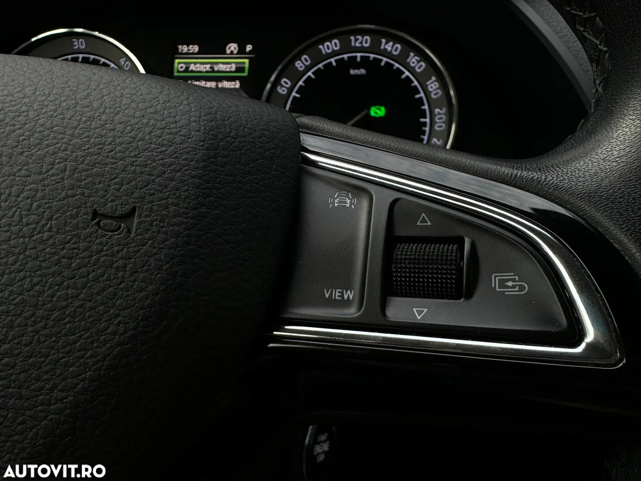 Skoda Superb 2.0 TDI DSG Style - 20