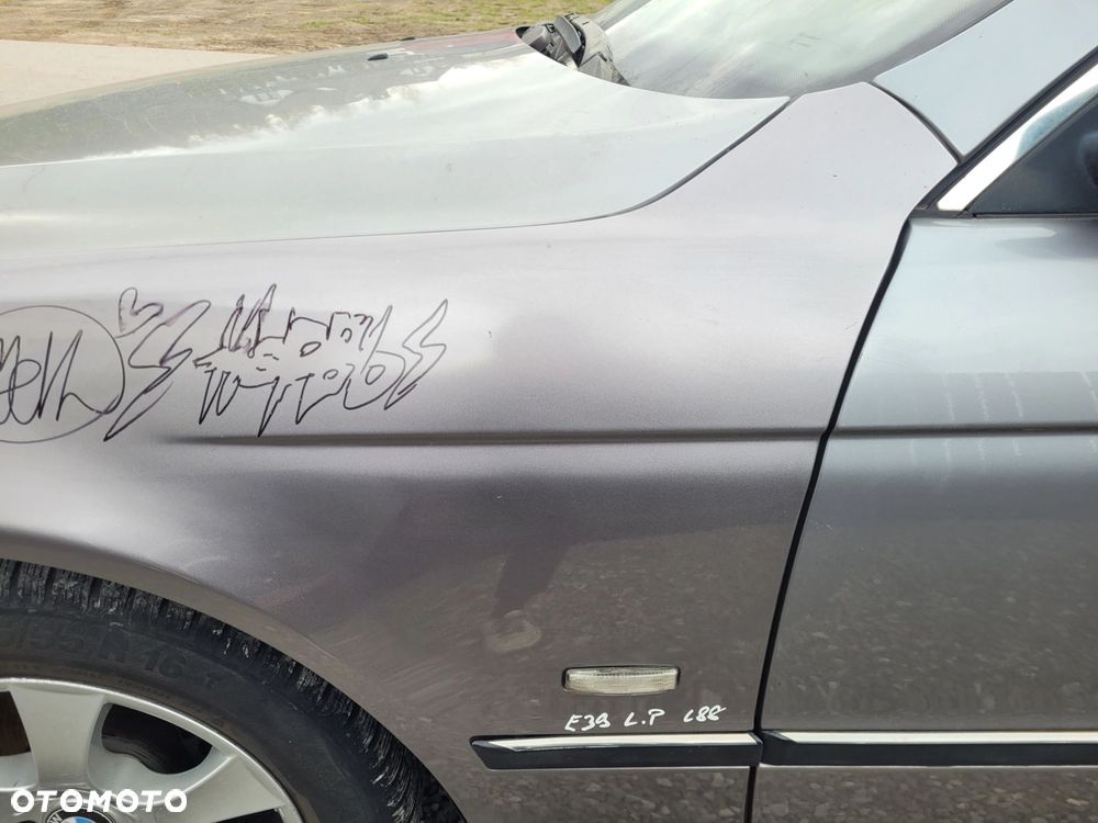 BŁOTNIK LEWY PRZÓD PRZEDNI BMW E39 339 ASPENSILBER SEDAN KOMBI C88 - 4