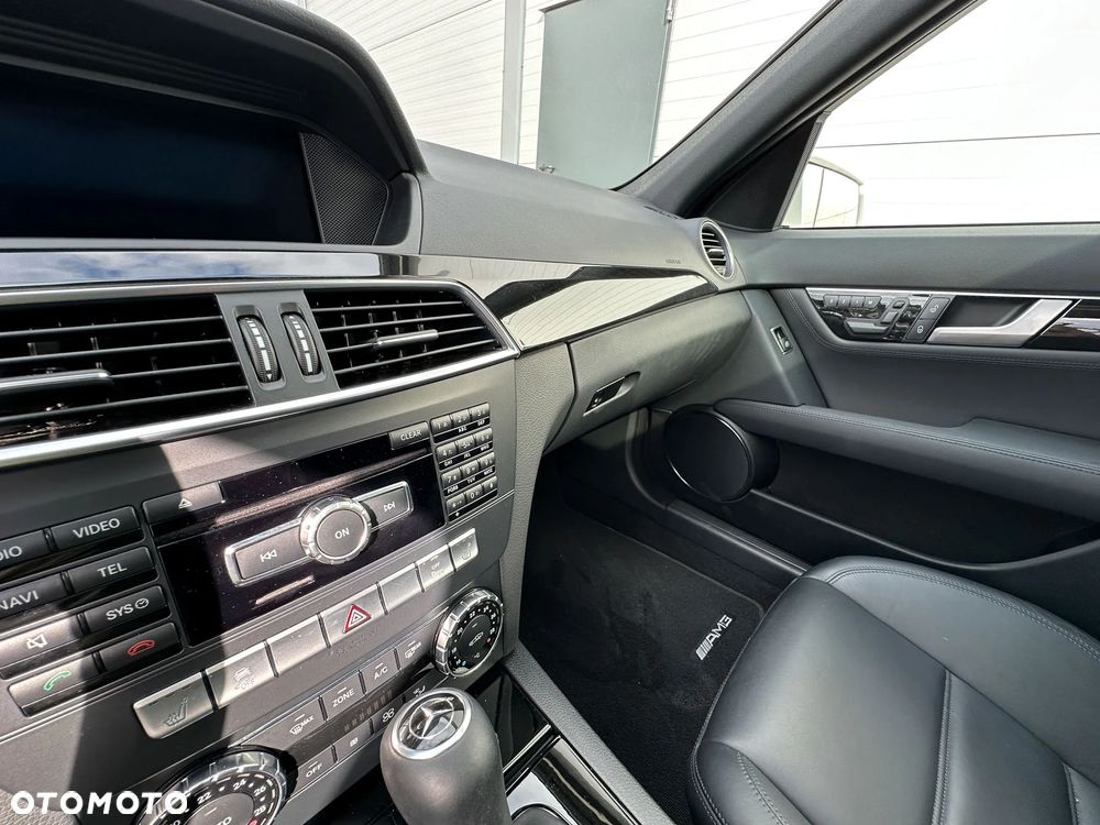 Mercedes-Benz Klasa C 63 AMG AMG SPEEDSHIFT MCT - 19