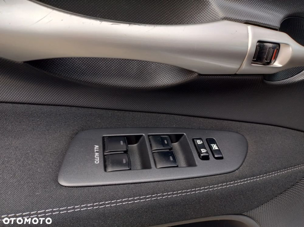 Toyota Auris 1.33 VVT-i - 25