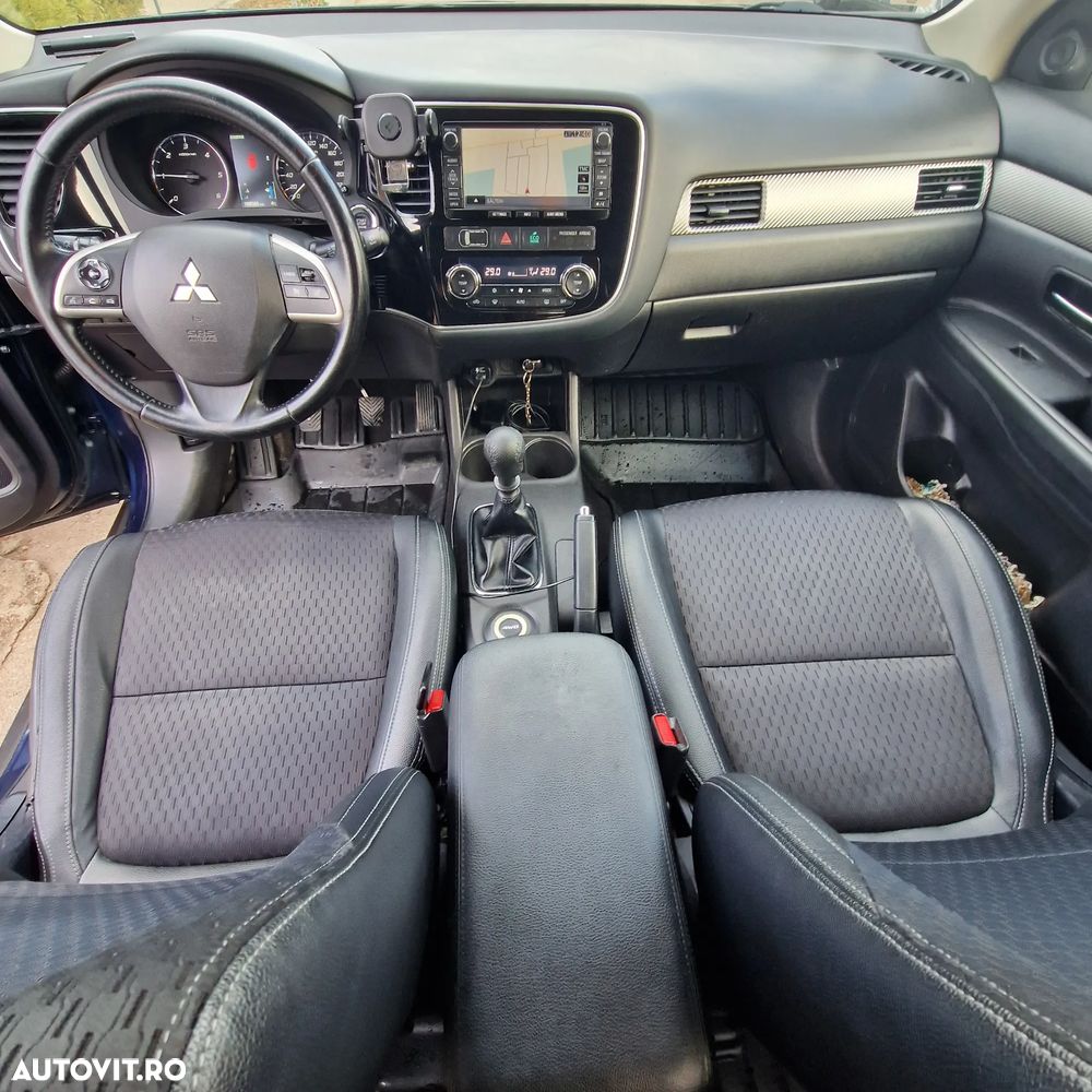 Mitsubishi Outlander - 6