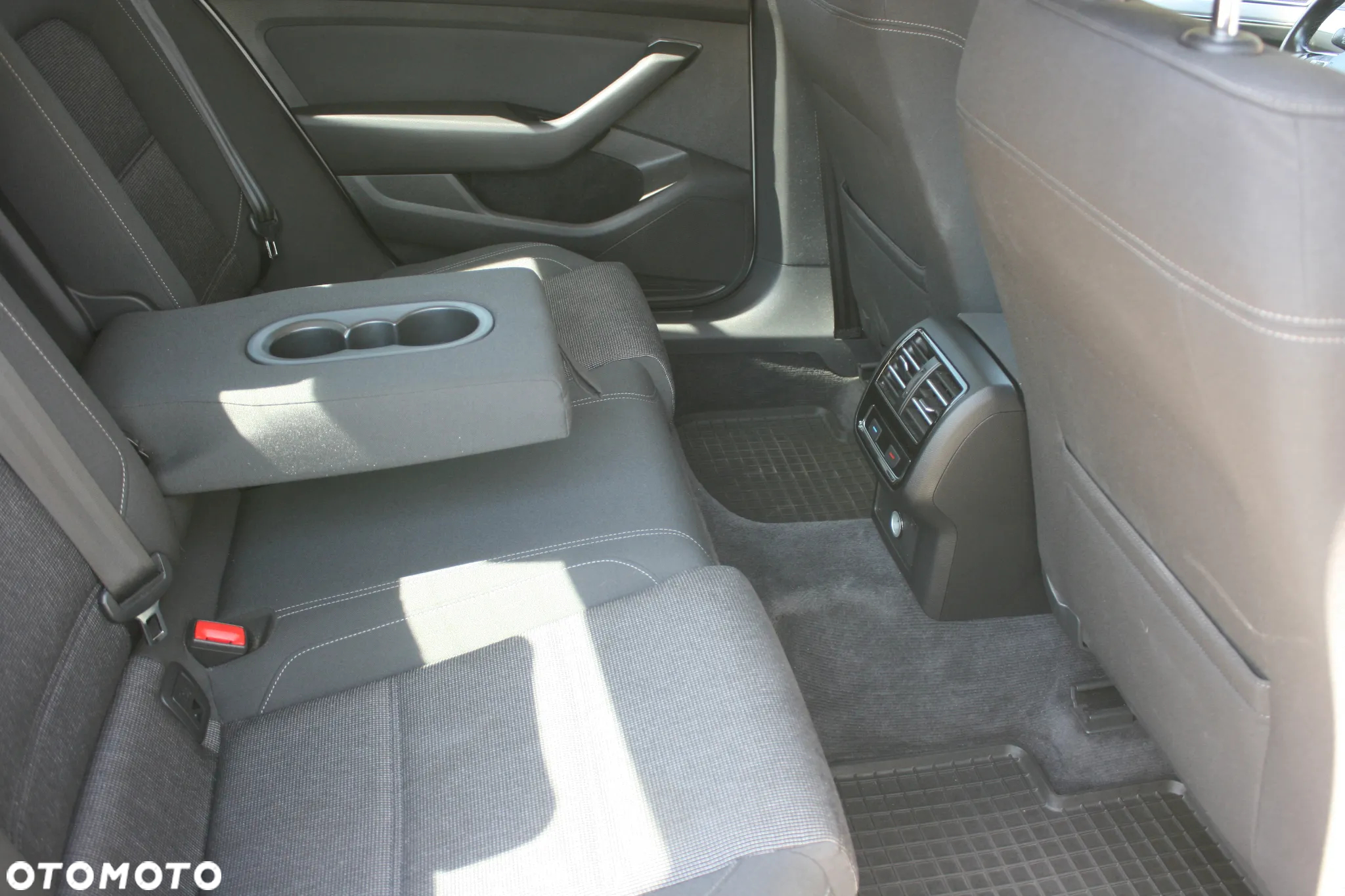Volkswagen Passat 2.0 TDI Business DSG - 38