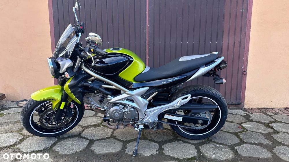 Suzuki Gladius - 6