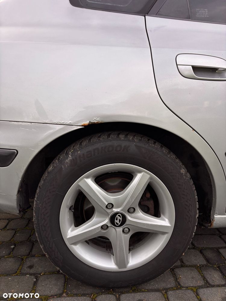 Hyundai Elantra 1.6 GLS - 11