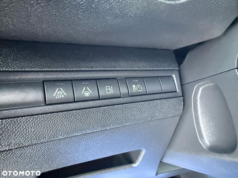 Peugeot 3008 1.6 PureTech Hybrid PHEV Allure S&S EAT8 - 22
