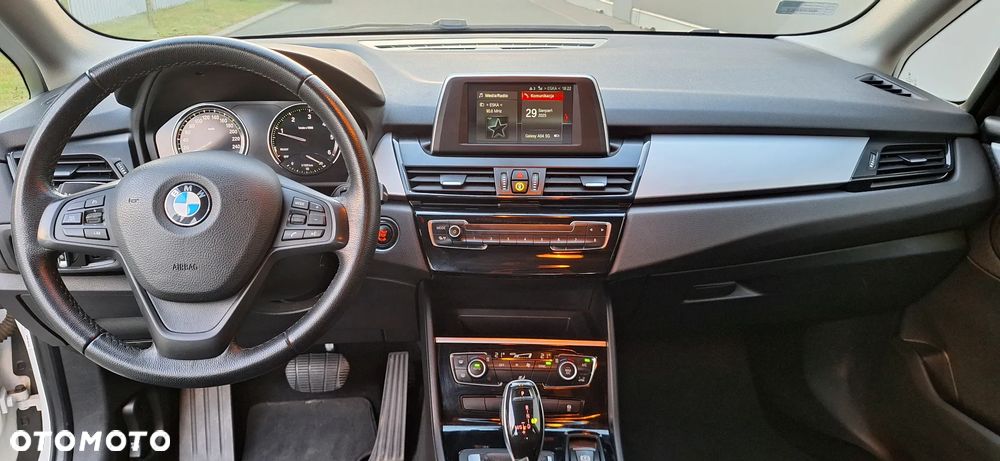 BMW Seria 2 218d - 13
