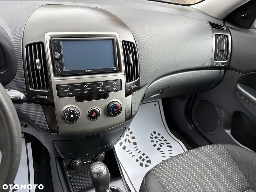 Hyundai i30 1.4 Classic + - 17