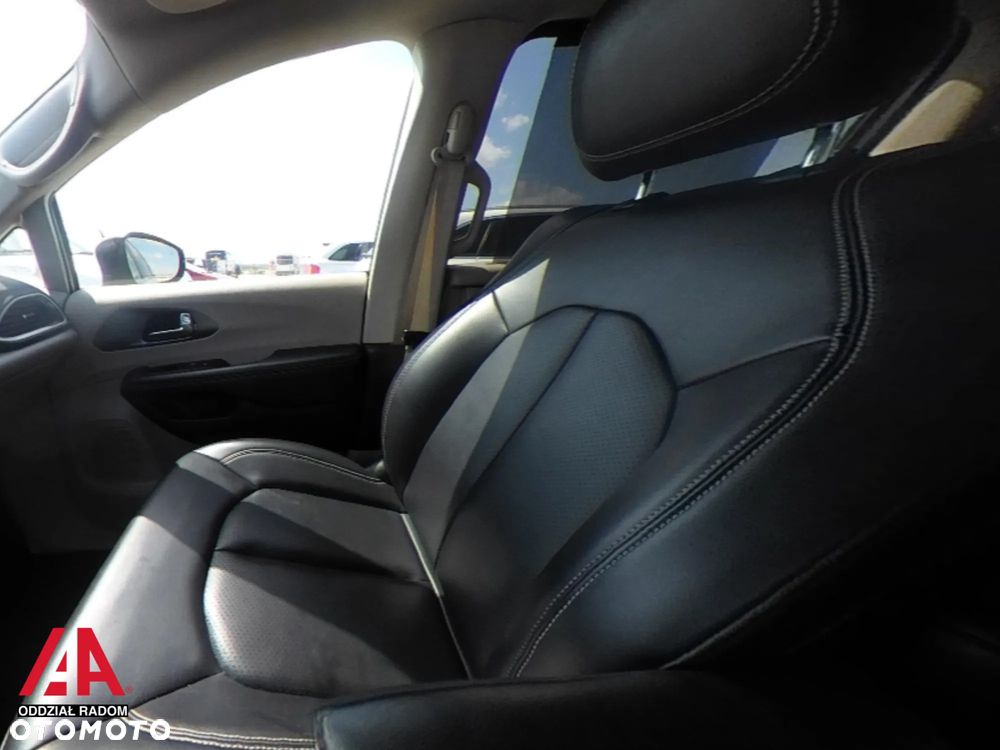 Chrysler Pacifica - 10