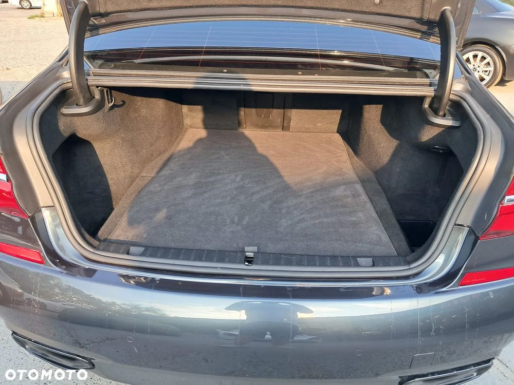 BMW Seria 7 740Li - 14
