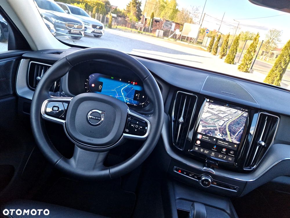 Volvo XC 60 B4 D Plus Dark - 28