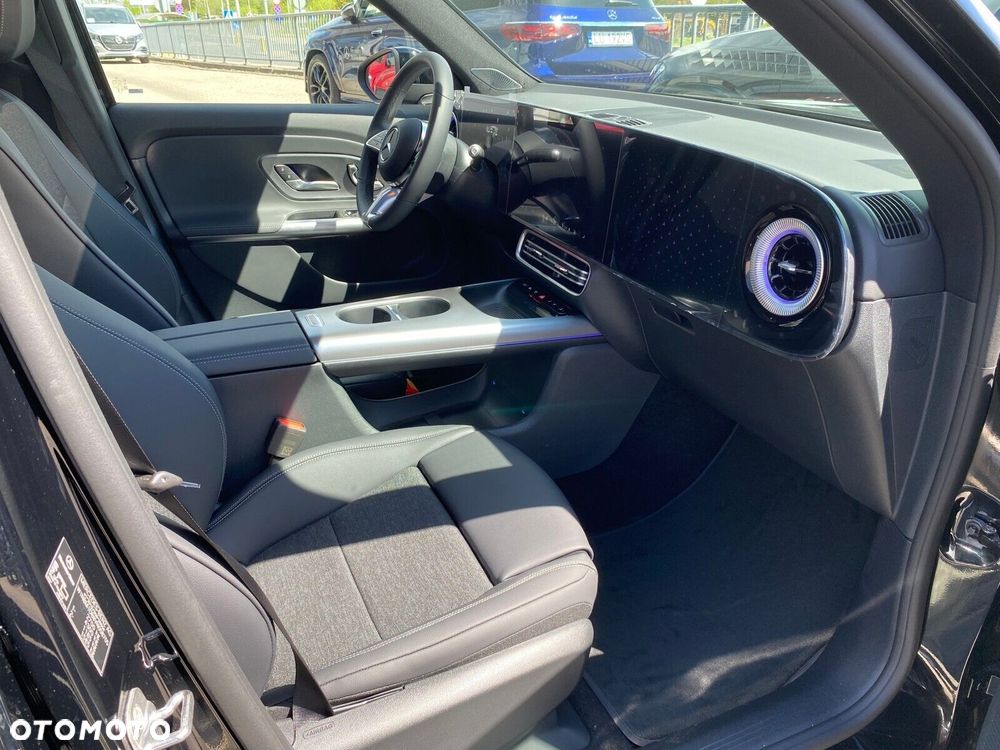 Mercedes-Benz GLB - 23
