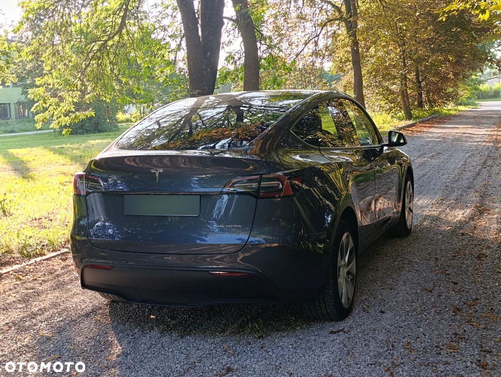 Tesla Model Y - 6