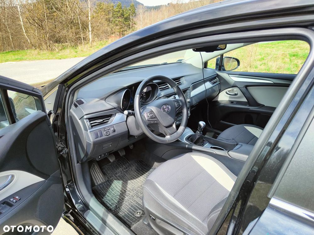 Toyota Avensis 1.8 Premium - 11