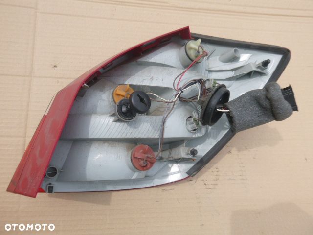 LAMPA LEWY TYŁ LEWA TYLNA SKODA FABIA II HB - 8