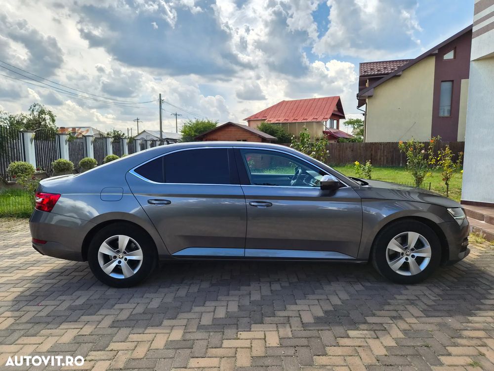Skoda Superb 2.0 TDI DSG Ambition - 26
