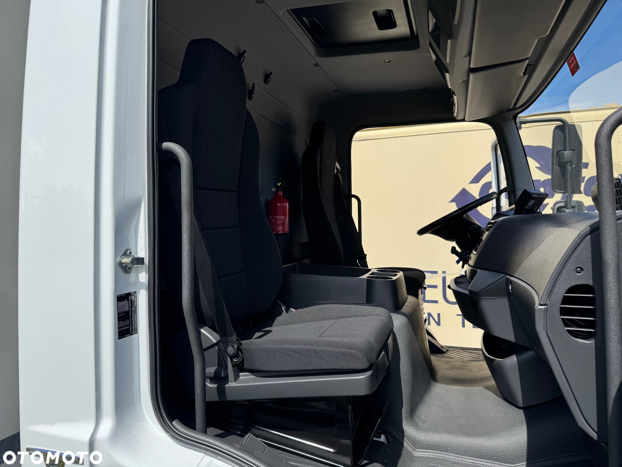 Mercedes-Benz ATEGO 1318 Kontener 7.50/ WINDA / Przebieg 170 tyś km - 29