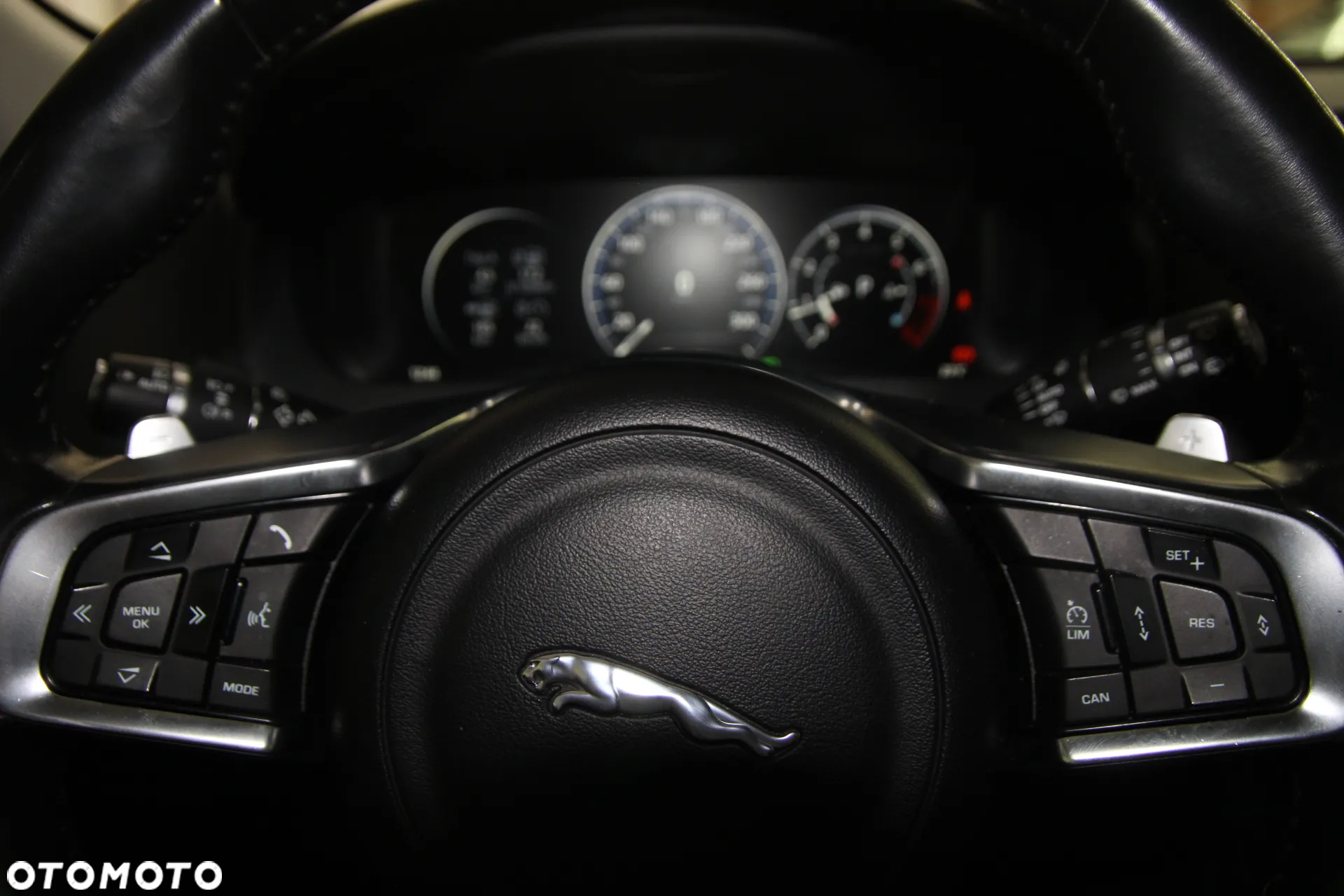 Jaguar F-Pace 3.0 V6 AWD R-Sport - 8
