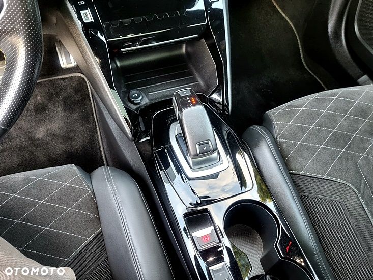 Peugeot 2008 PureTech 130 EAT8 GT - 34