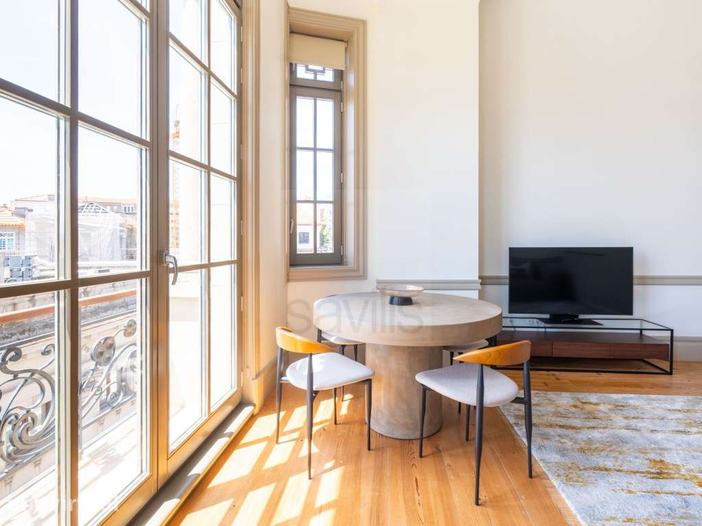 Apartamento T0 mobilado e decorado na Avenida dos Aliados - Grande imagem: 2/40