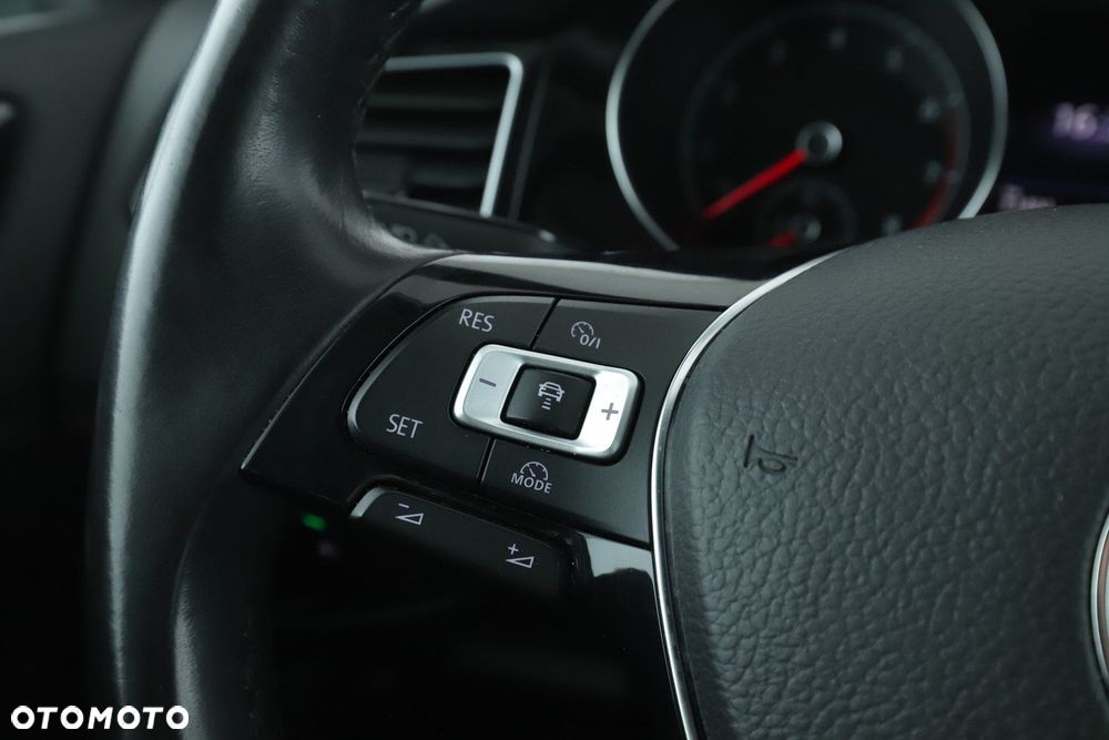 Volkswagen Golf - 18