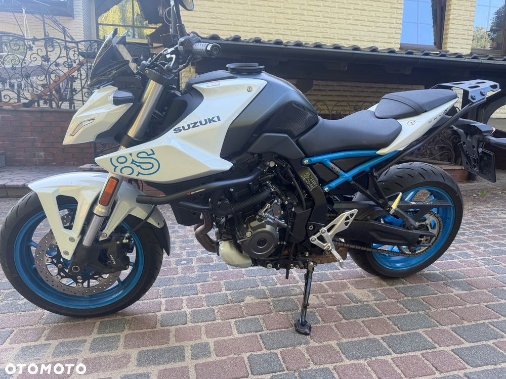 Suzuki GSX - 8