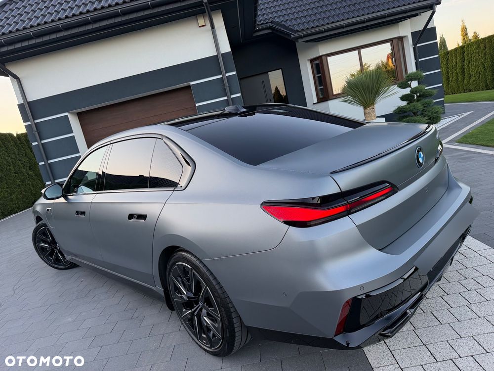 BMW Seria 7 M760e PHEV xDrive Individual Edition sport - 17
