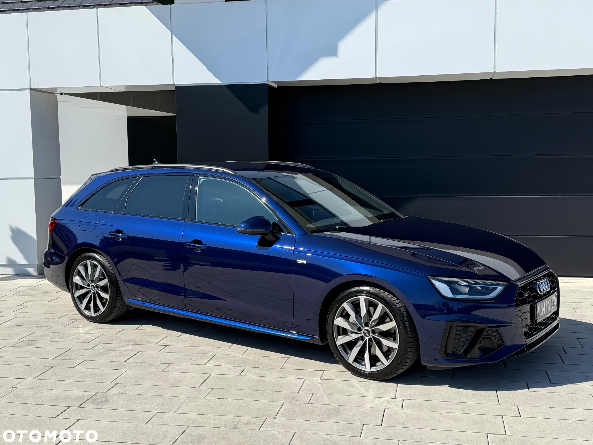 Audi A4 40 TDI quattro S tronic S line - 37