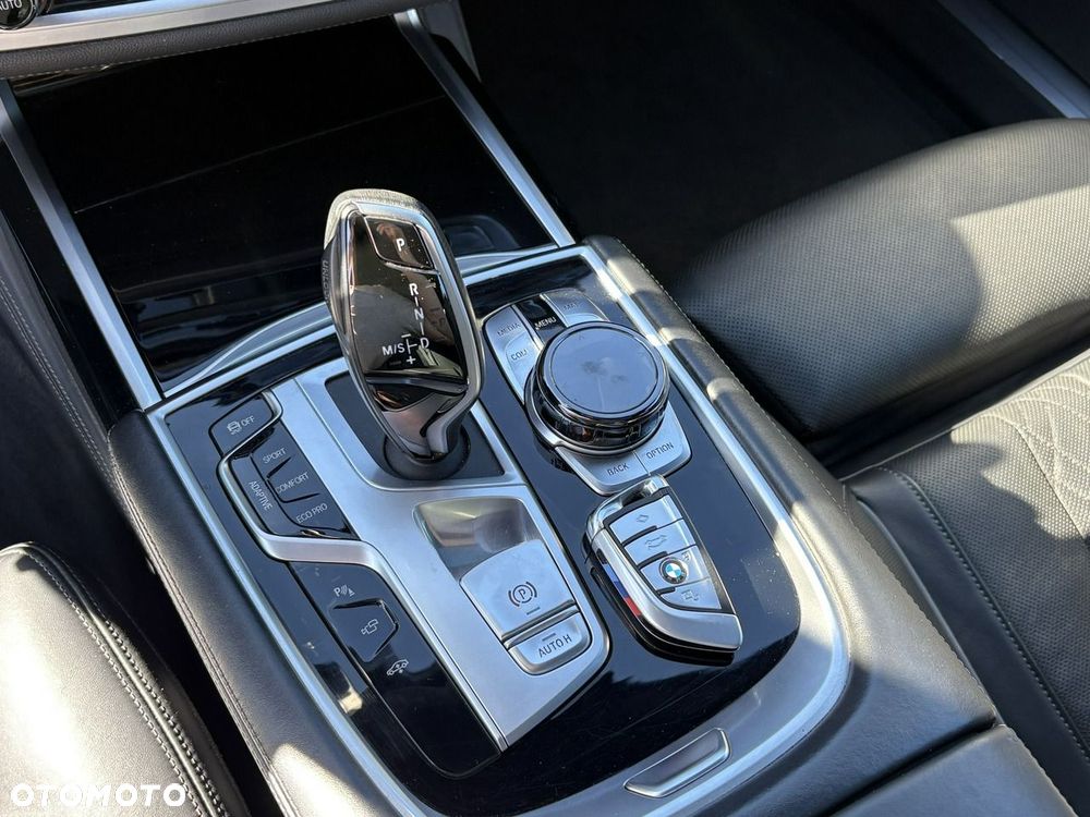 BMW Seria 7 - 34