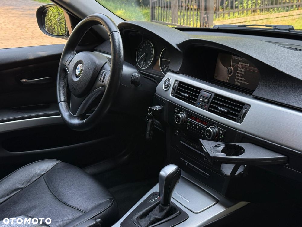 BMW Seria 3 318d DPF Edition Exclusive - 16