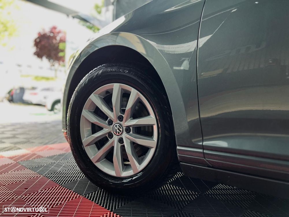 VW Passat 1.6 TDI DSG - 13