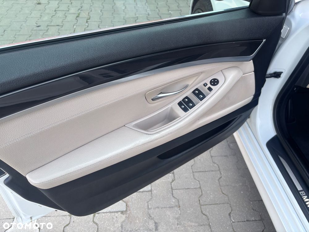 BMW Seria 5 530d xDrive - 28