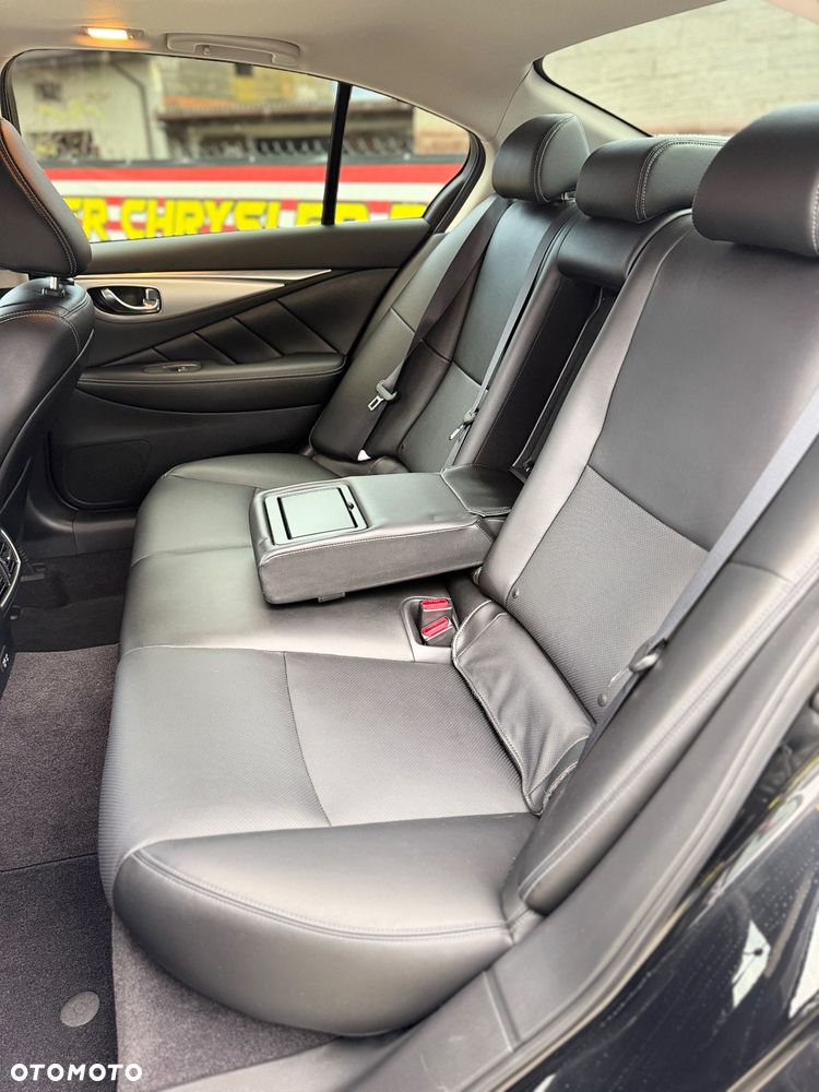 Infiniti Q50 - 33