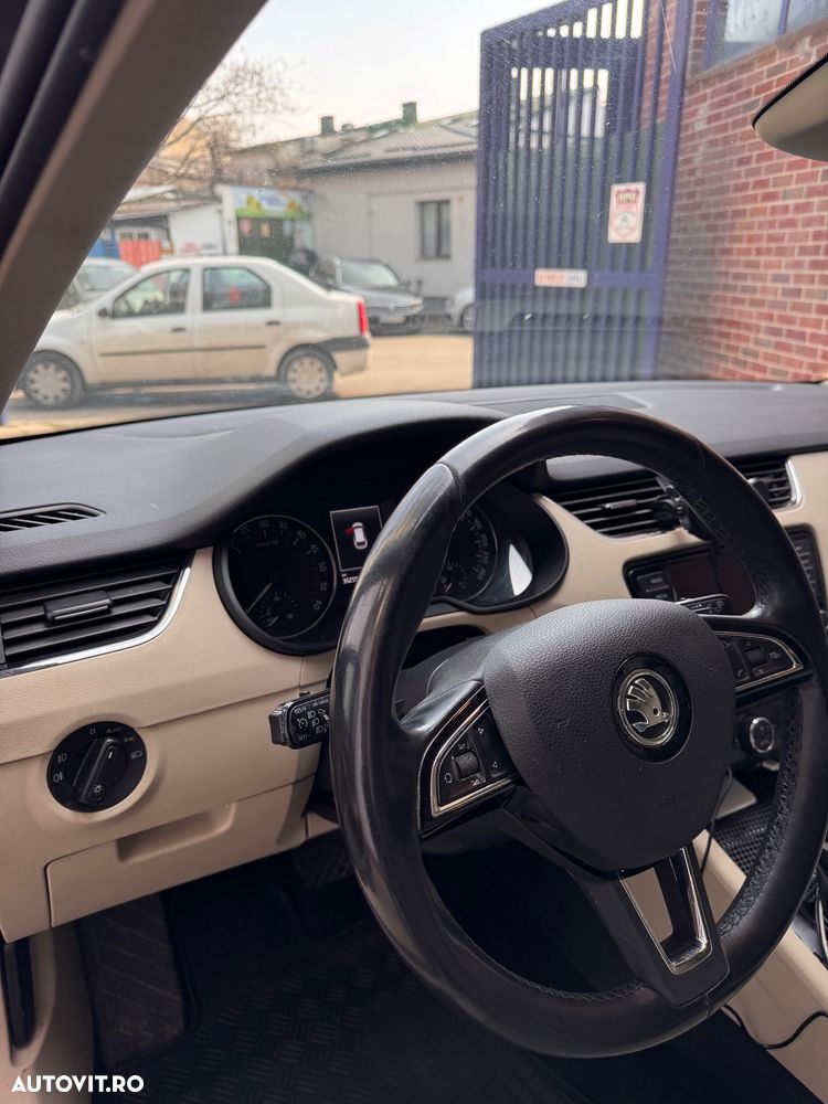 Skoda Octavia 2.0 TDI DSG RS - 4