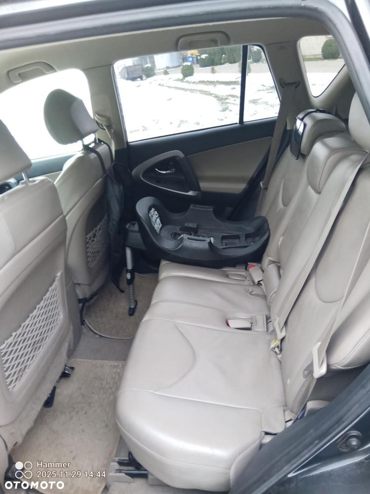 Toyota RAV4 - 6