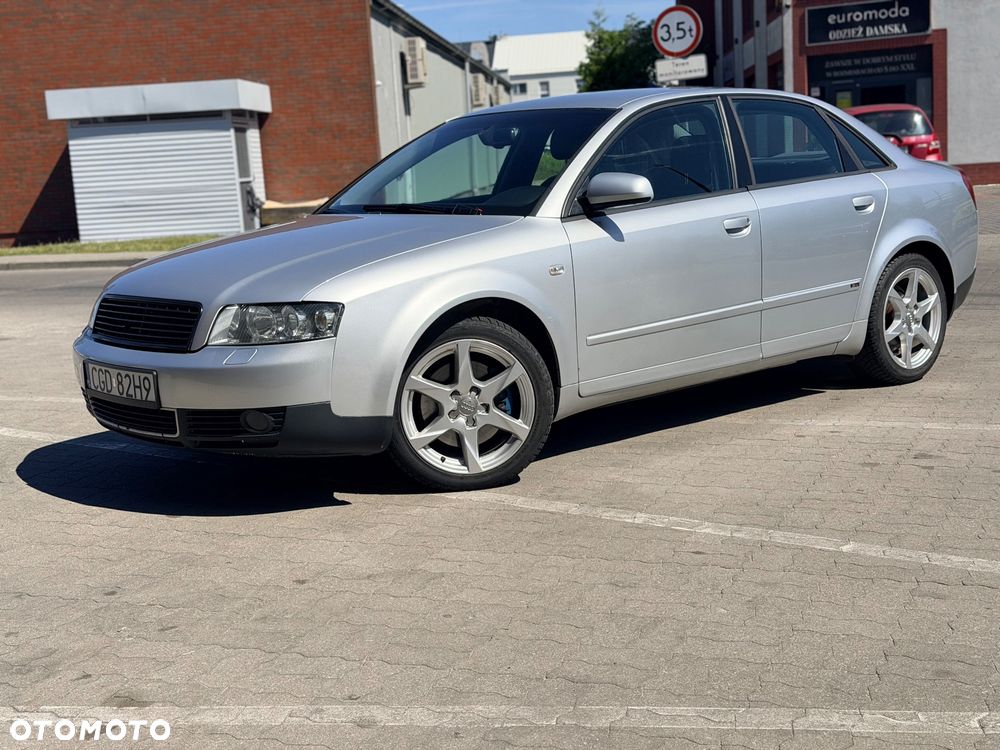 Audi A4 Limousine - 1