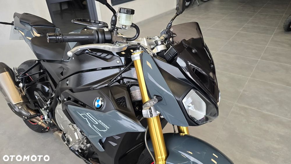BMW S - 33