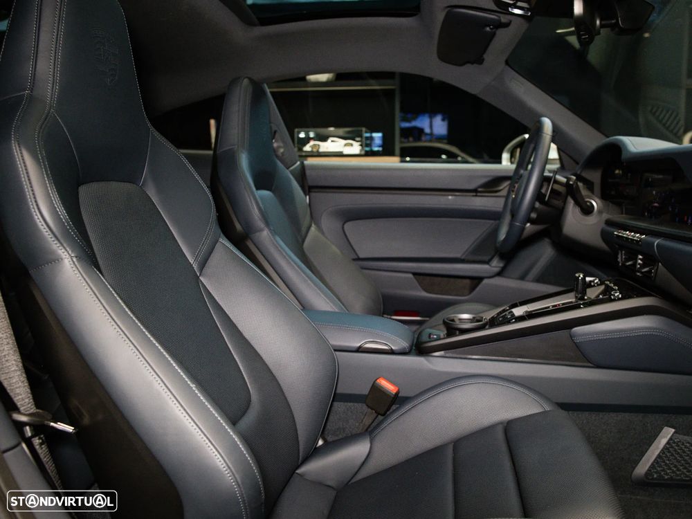 Porsche 911 (992) Carrera 4S PDK - 42