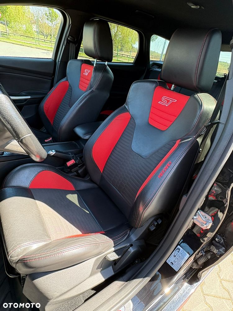 Ford Focus 2.0 EcoBoost ST-2 - 19
