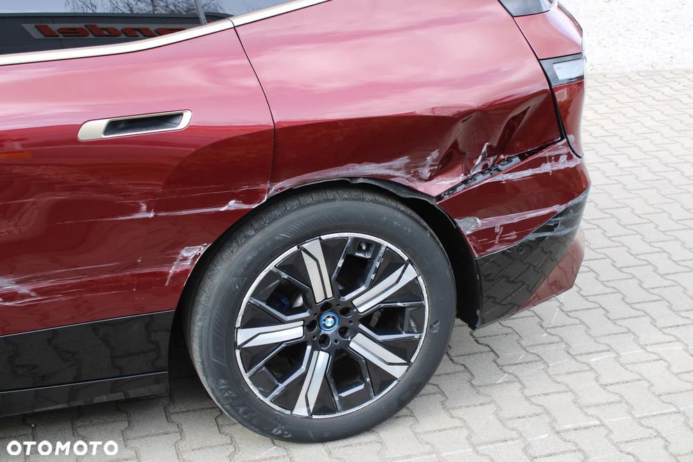 BMW iX xDrive40 76.6kWh - 7