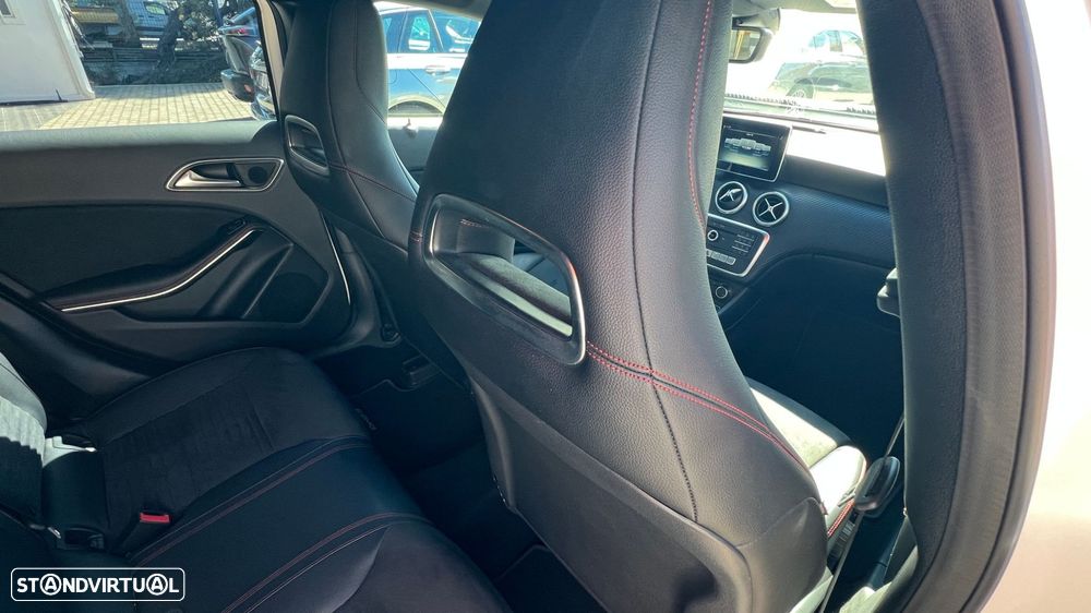 Mercedes-Benz A 180 d AMG Line - 27