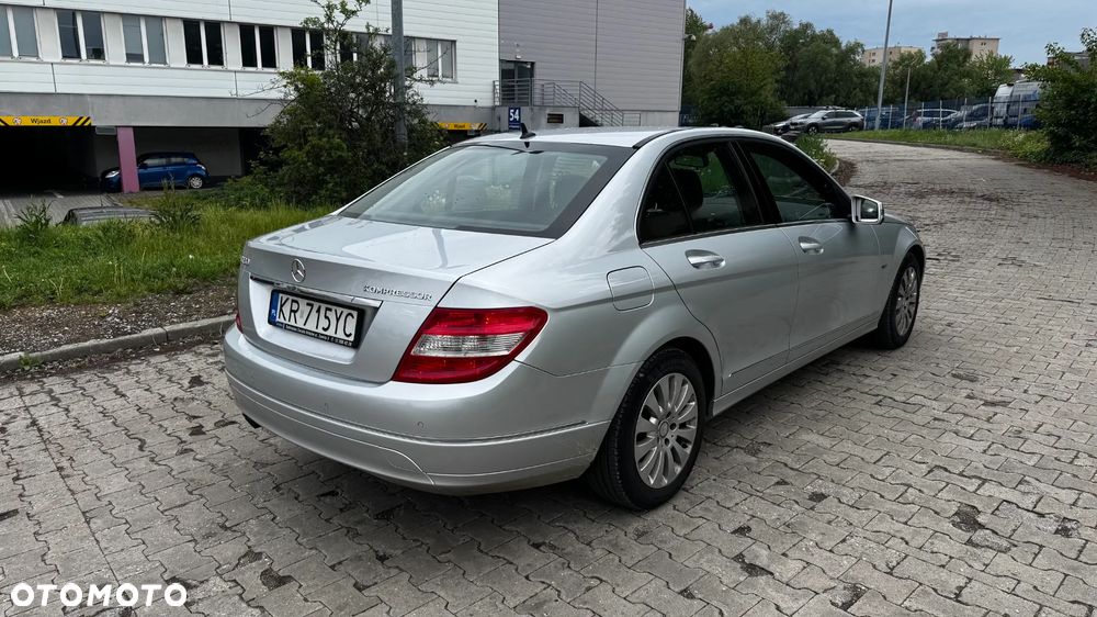 Mercedes-Benz Klasa C 180 Kompressor BlueEFFICIENCY Elegance - 4