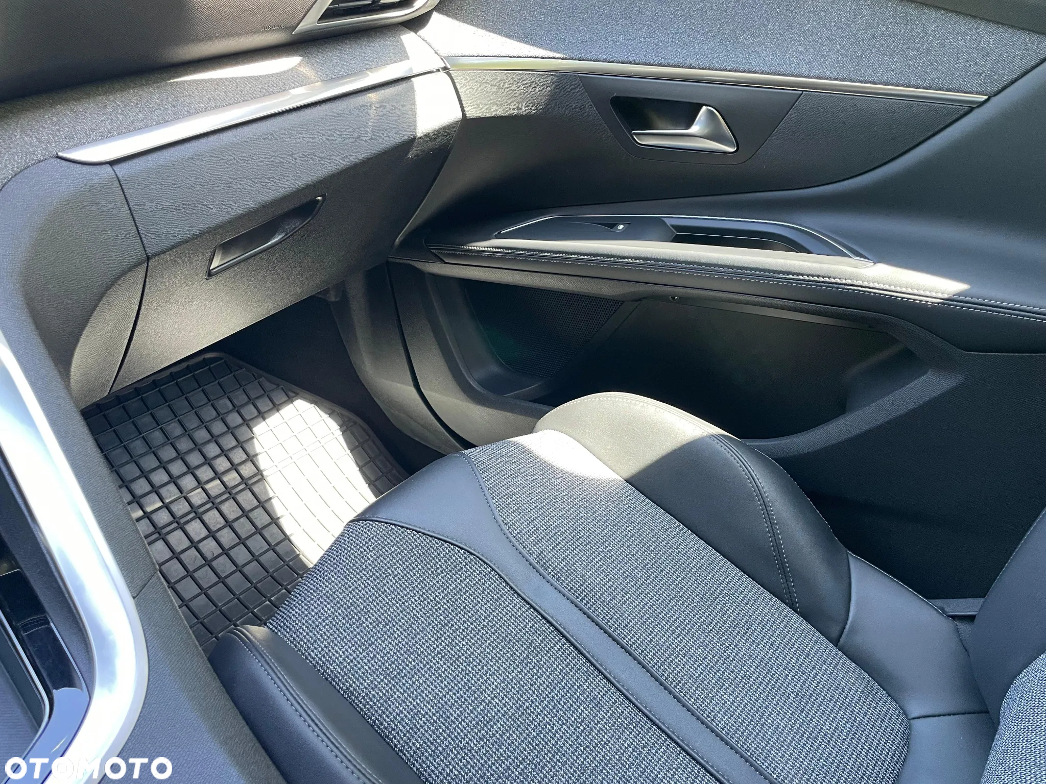 Peugeot 5008 1.6 PureTech Allure S&S EAT8 - 13