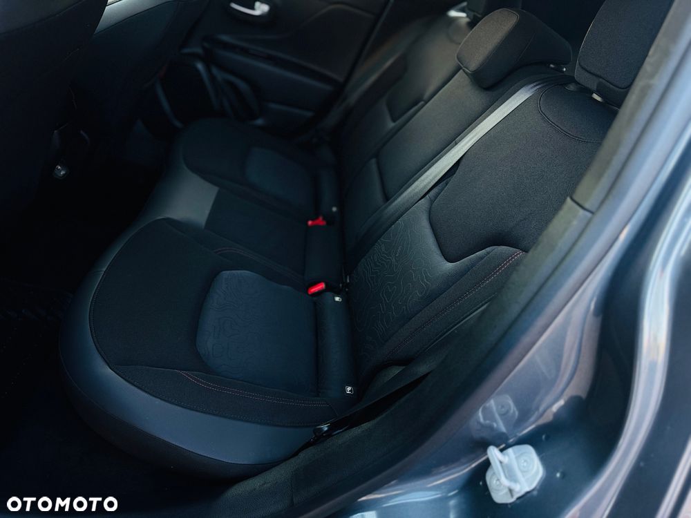 Jeep Renegade 1.3 T-GDI 4xe PLUG-IN Hybrid Automatik Trailhawk - 12
