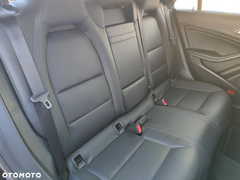 Mercedes-Benz CLA - 13