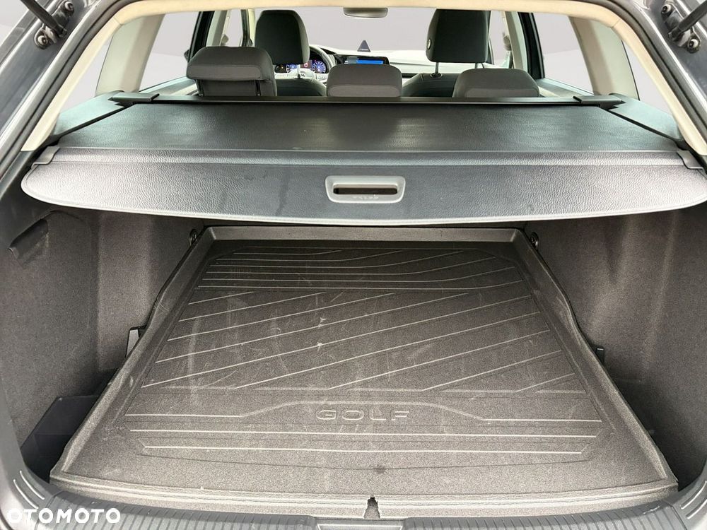 Volkswagen Golf 1.5 eTSI EVO Style DSG - 25