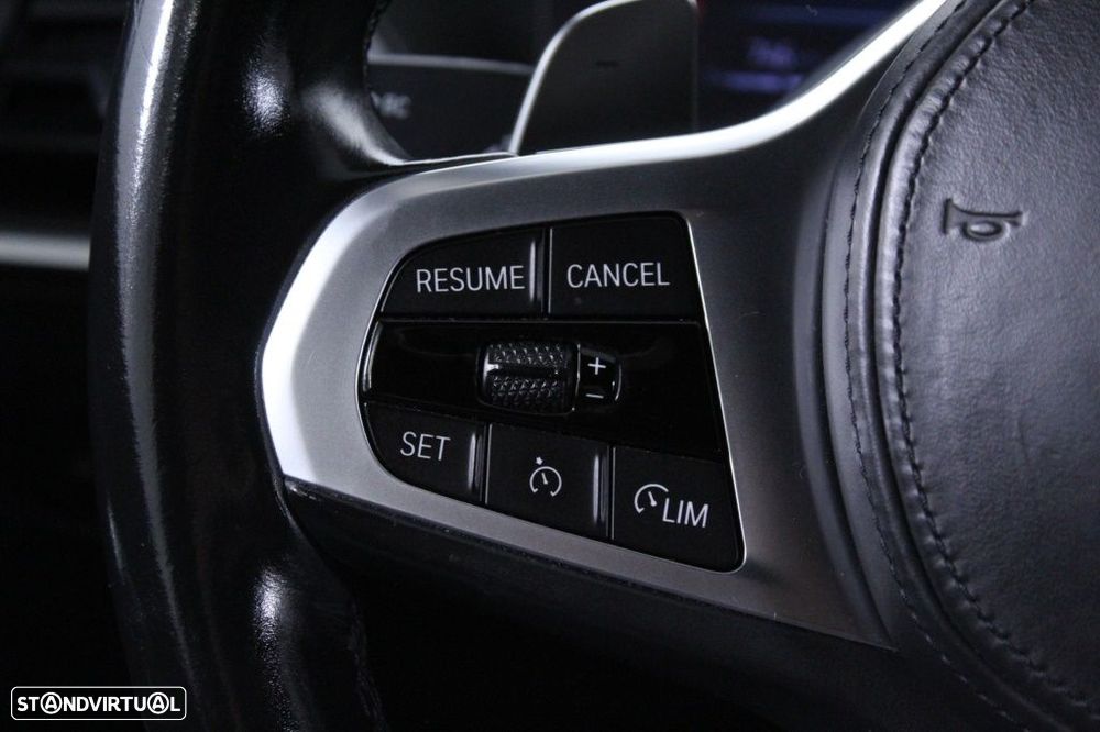 BMW 320 d Touring Pack Desportivo M Auto - 23