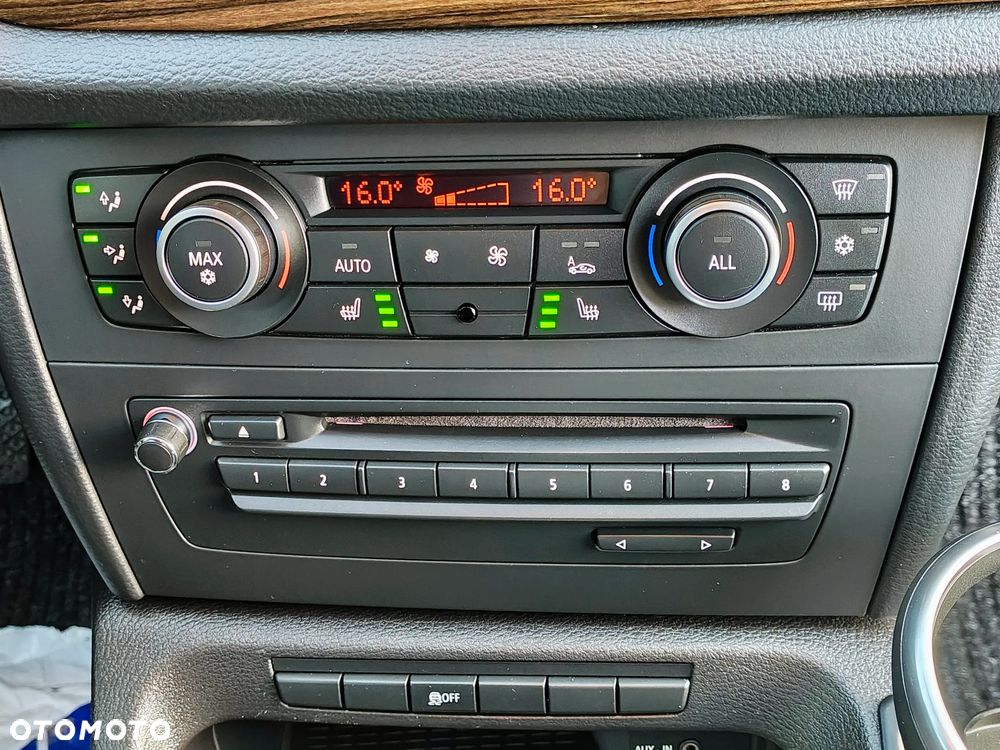 BMW X1 sDrive18i - 28